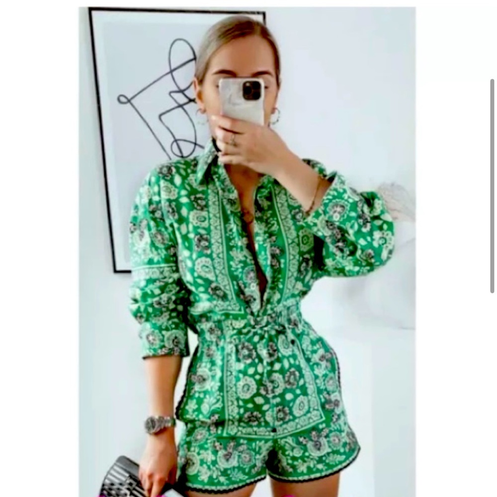 Zara kelly green paisley cropped button up blouse